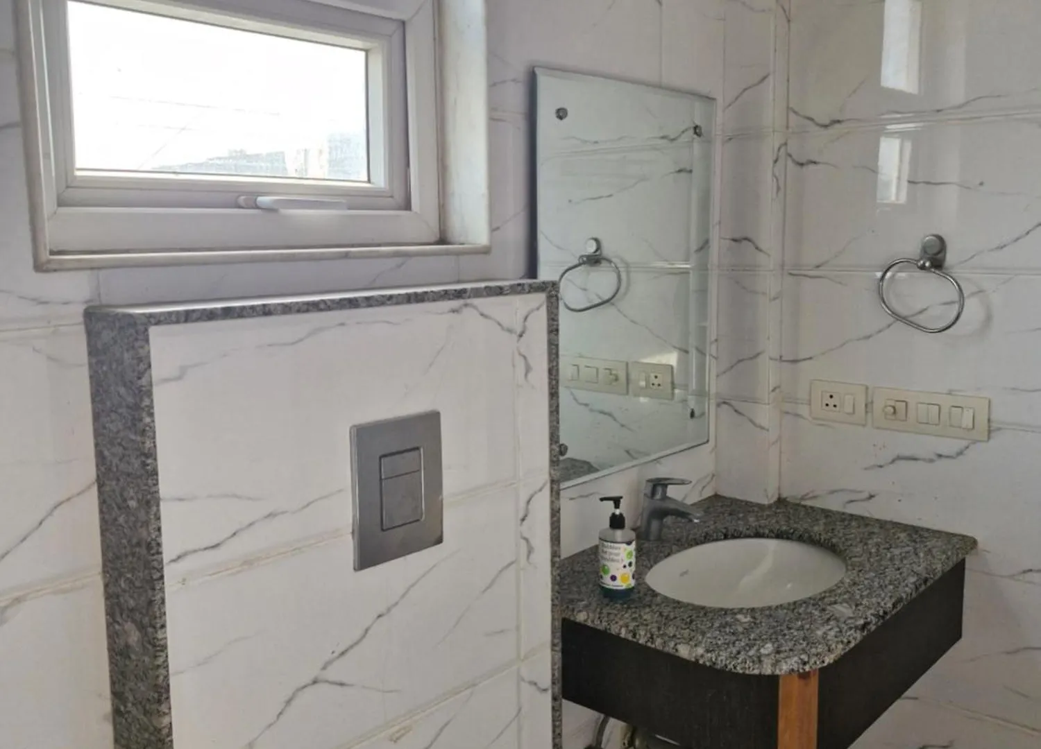 ***  Hotel Wedlock Near Medanta Hospital Gurgaon India